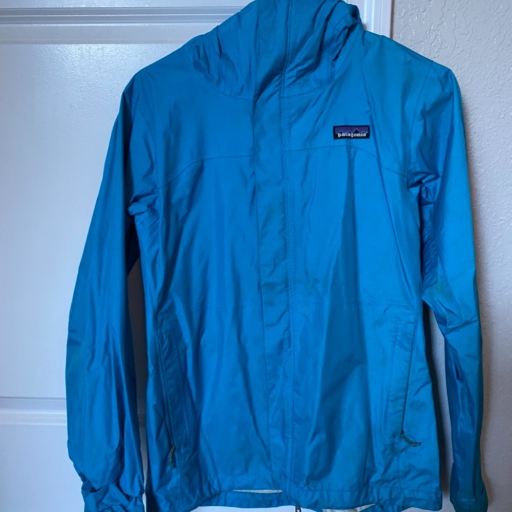 Patagonia hooded rain shell